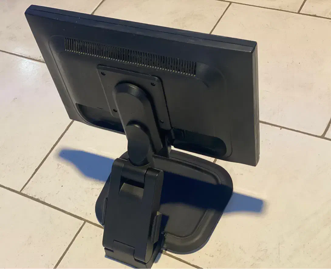 مانیتور ۱۹ اینچ v7|قطعات و لوازم جانبی رایانه|ارومیه, |دیوار