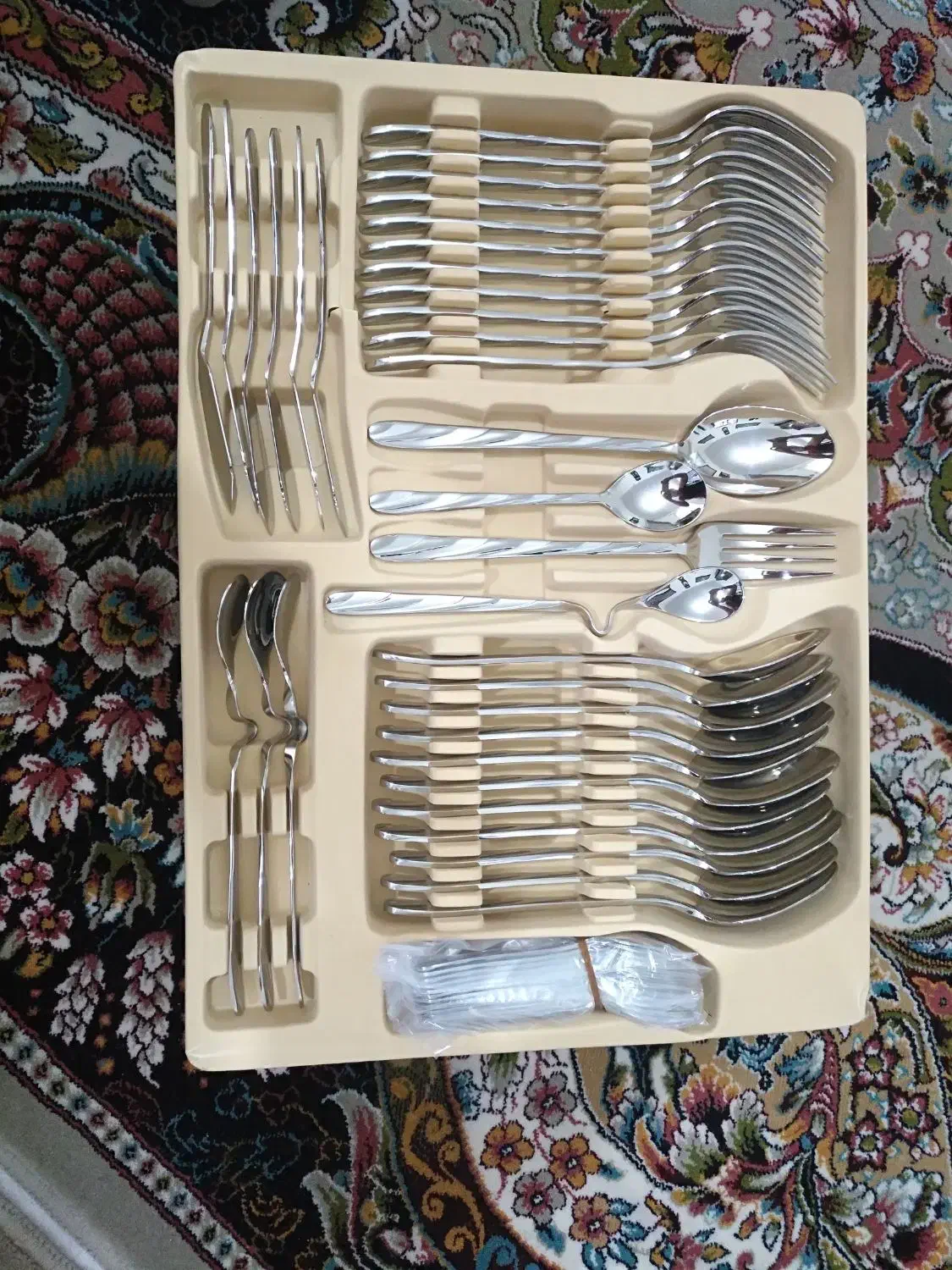 سرویس قاشق و چنگال ۱۳۲پارچه در حد نو برند MGS|ظروف سرو و پذیرایی|تهران, آبشار تهران (دریاچه)|دیوار