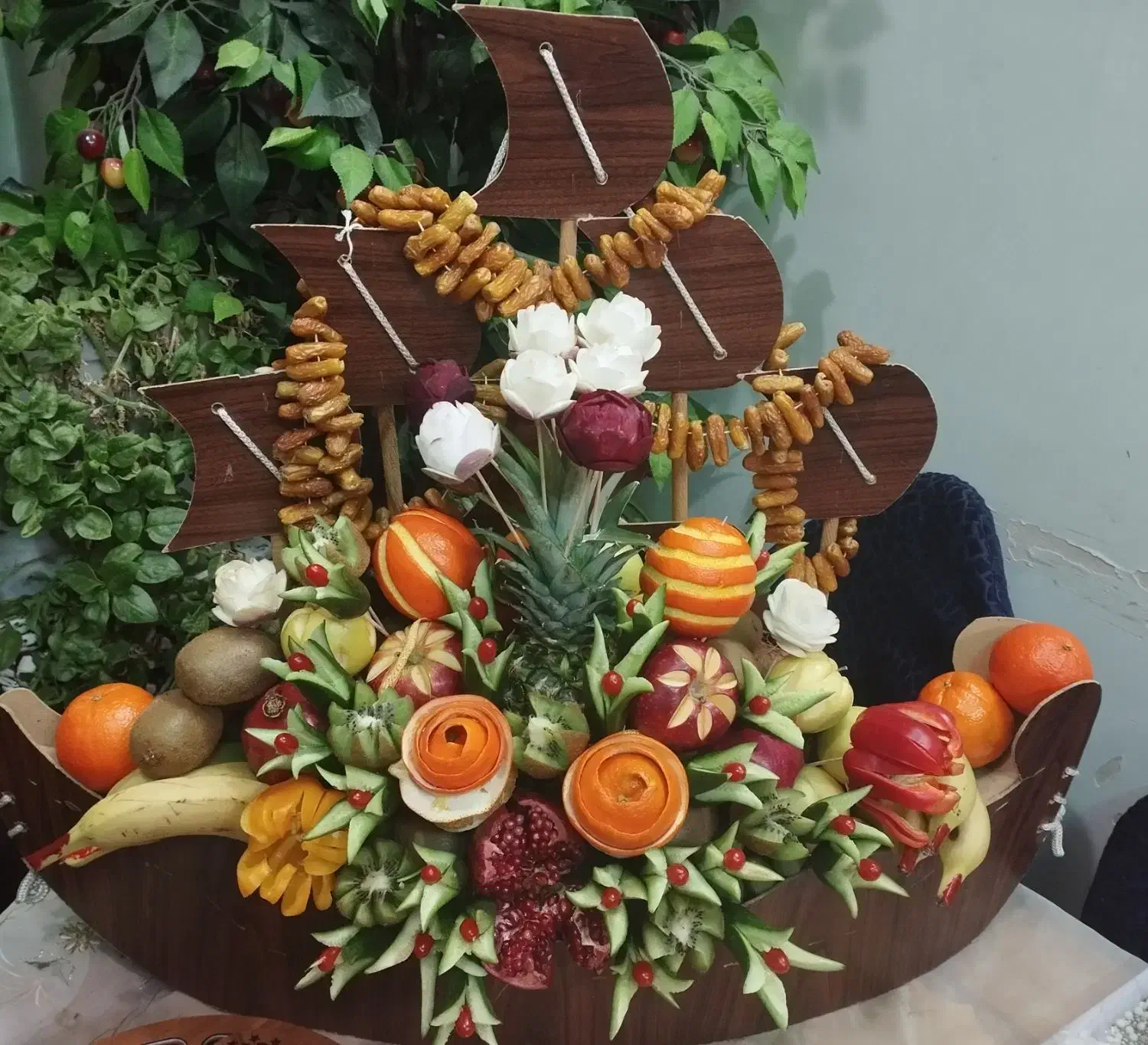 میوه آرایی و حکاکی هندوانه تزئین آجیل و پشمک200 ت|خدمات پذیرایی، مراسم|خمینی‌شهر, |دیوار