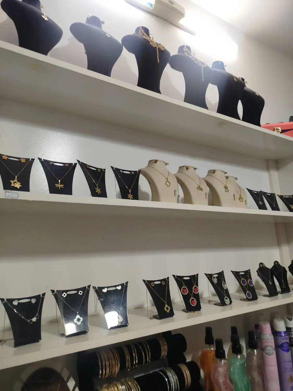 واگذاری کامل مغازه لوازم آرایشی و بهداشتی|آرایشی، بهداشتی، درمانی|تربت جام, یحیی آباد|دیوار