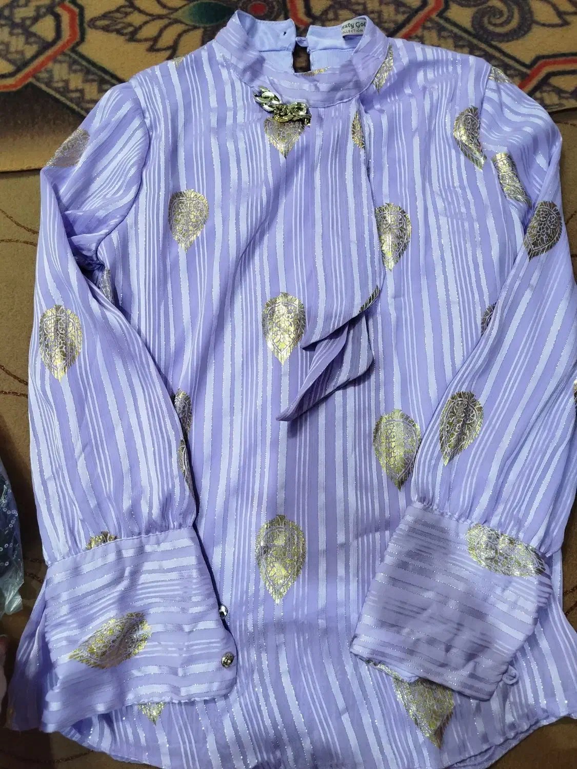 چند عدد شومیز|لباس|اصفهان, کنگاز|دیوار