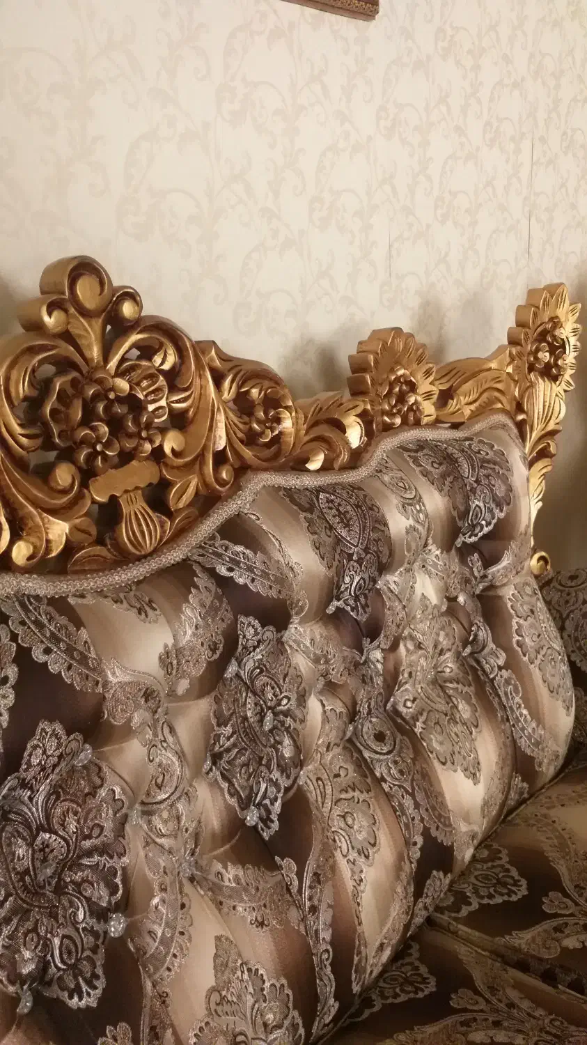 مبل سلطنتی ۹ نفره با دو میزبان ،جلو مبلی ودوعسلی|مبلمان خانگی و میز عسلی|هشتگرد, فاز ۱ مهستان|دیوار