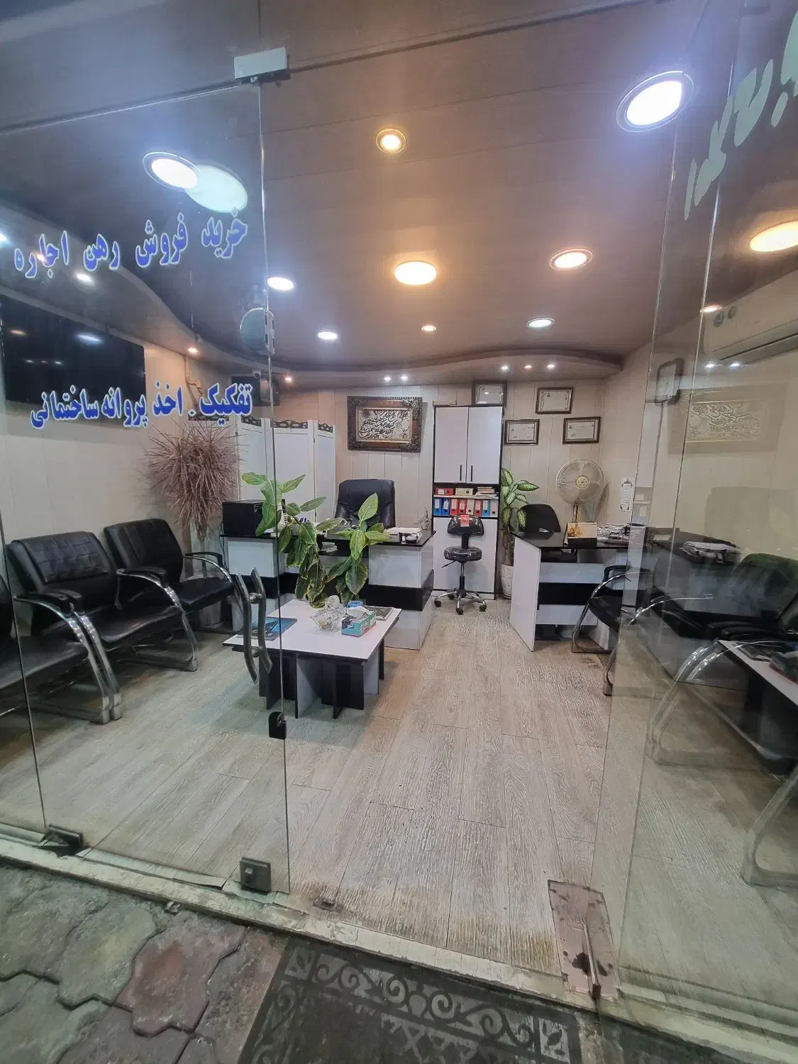 *گلسار۱۸مترمغازه/ویترین خور/براصلی بلوارسمیه*|اجارهٔ مغازه و غرفه|رشت, کاکتوس|دیوار