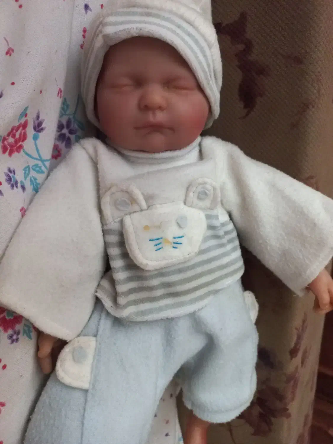 عروسک|اسباببازی بچه|رشت, یخسازی|دیوار