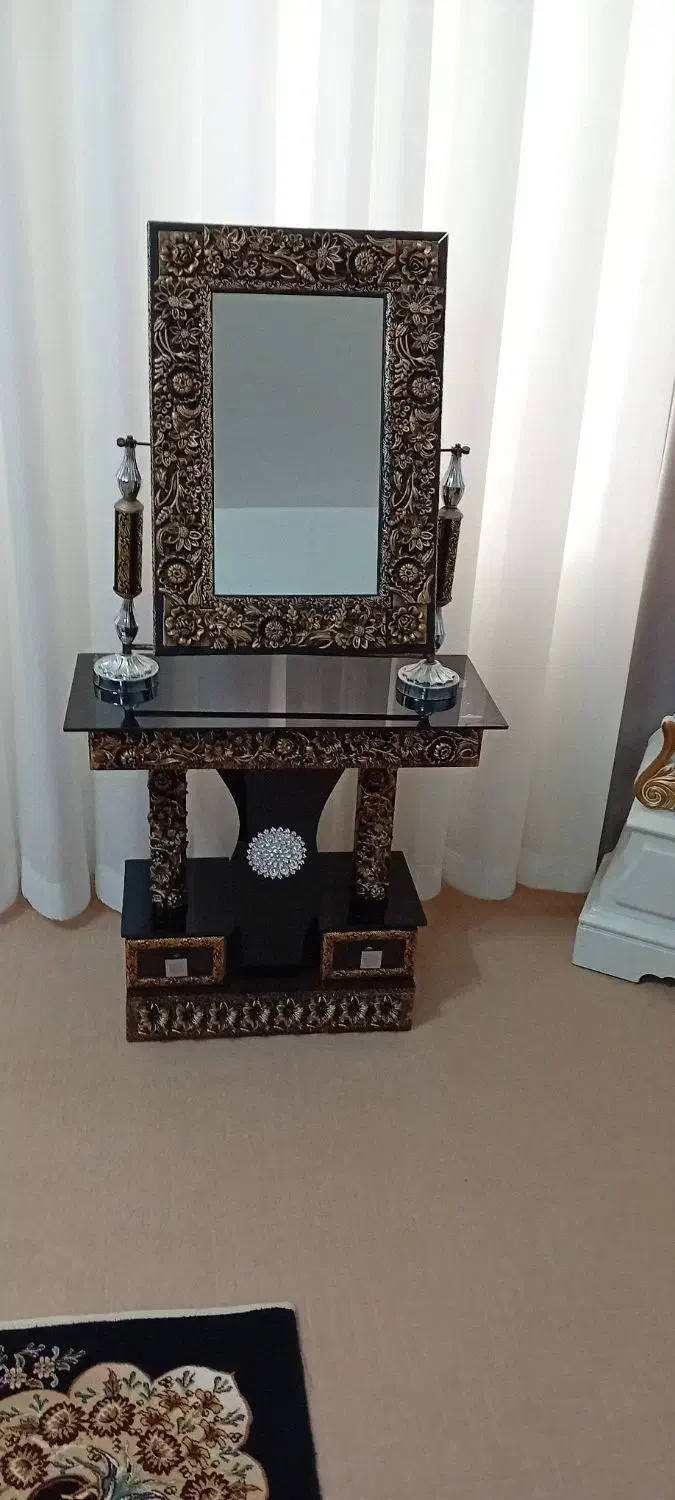 آینهومیز در حد نو|مبلمان خانگی و میز عسلی|پارسآباد, |دیوار