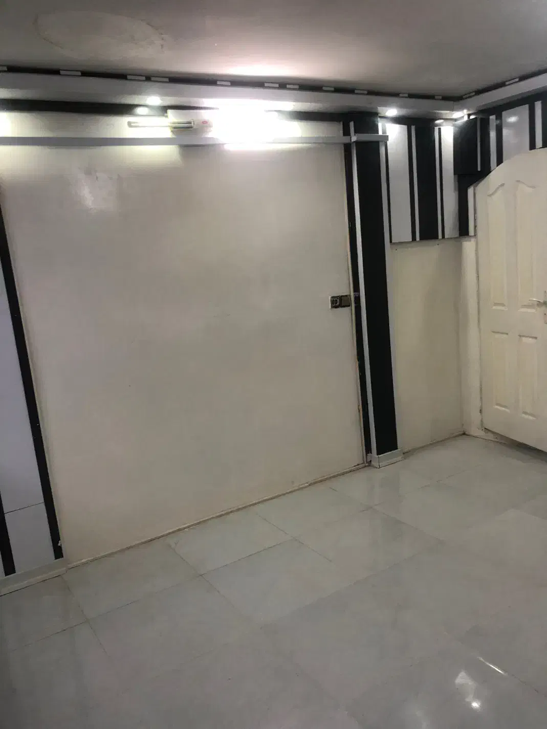 آپارتمان ۷۰متری طبقه سوم حاشیه خیابون|فروش آپارتمان|مشهد, حضرت حجت|دیوار