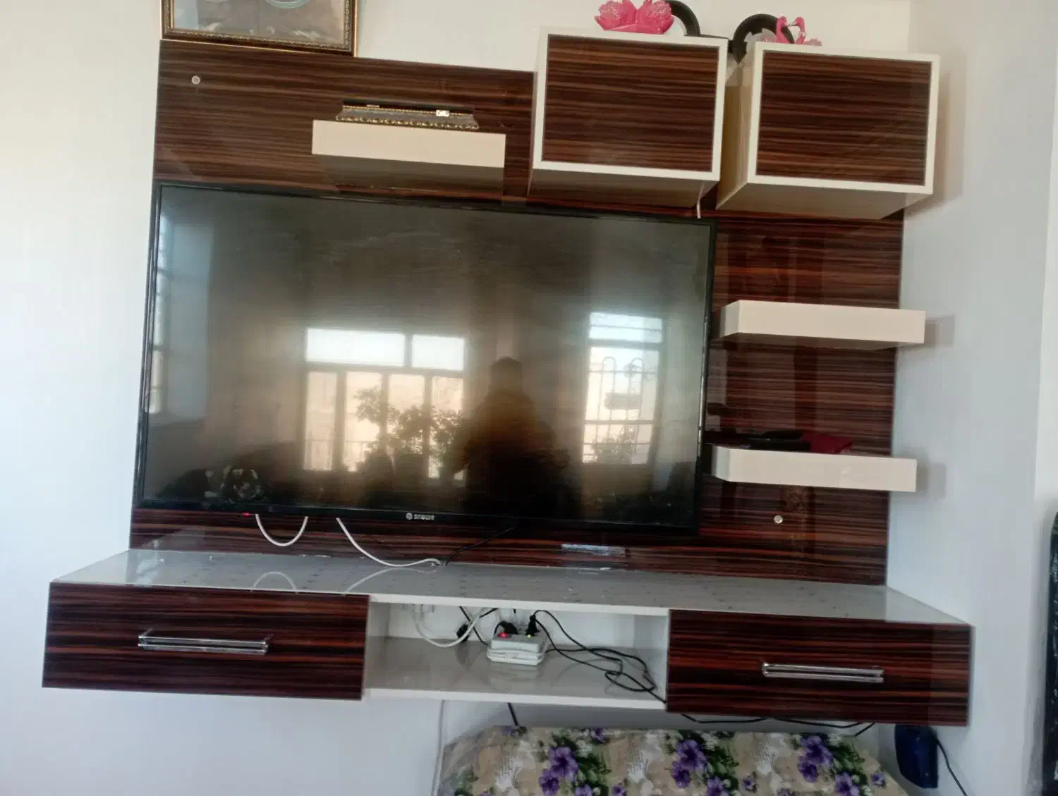 میز تلویزیون دیواری|میز تلویزیون|تربت جام, میان جام|دیوار