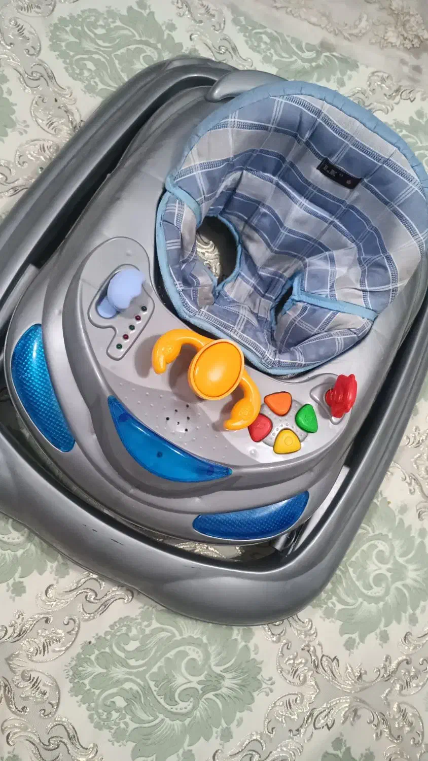 روروئک و تخت نوزاد|کالسکه و لوازم جانبی|بندر انزلی, مسکن مهر|دیوار