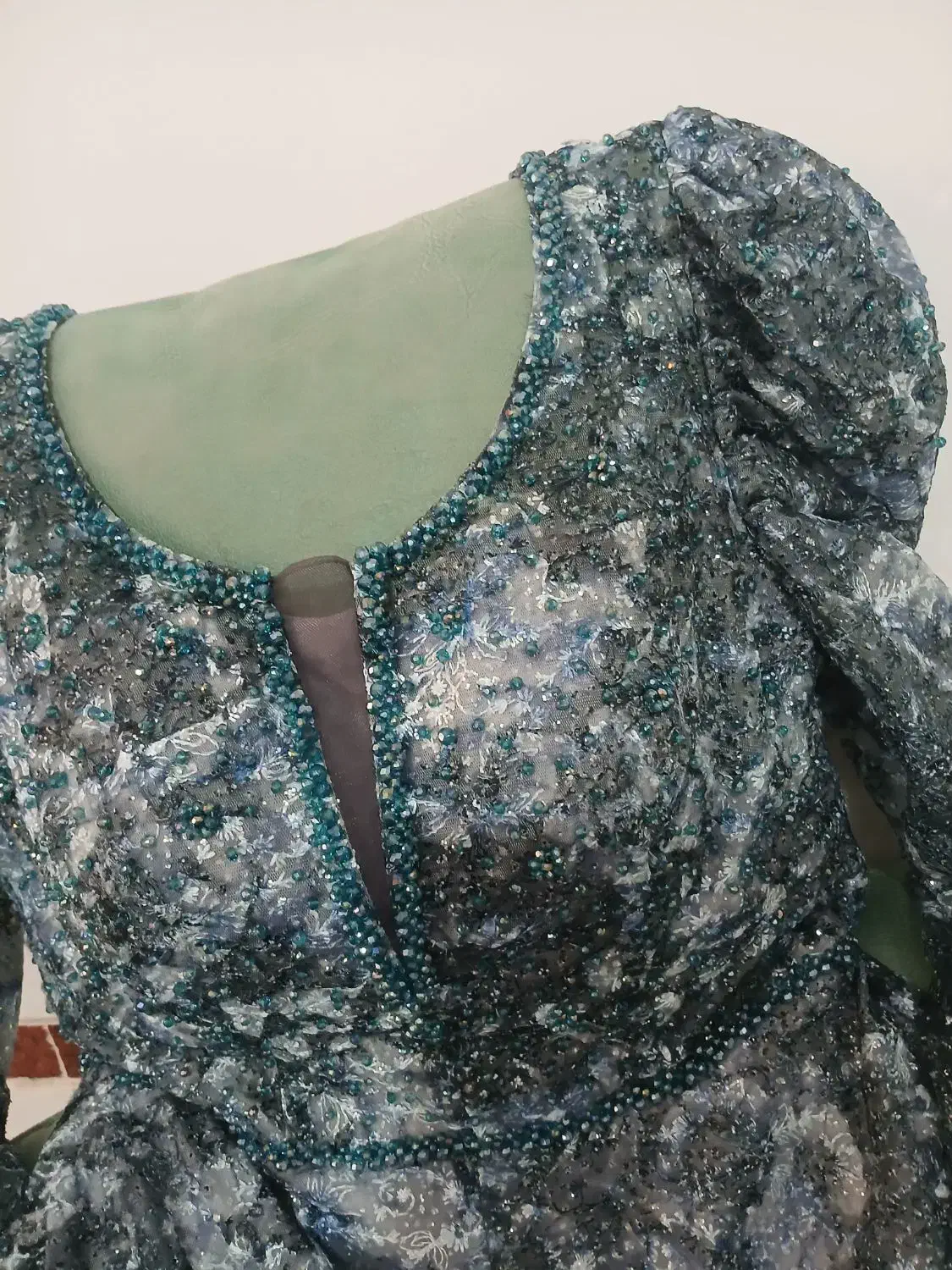 لباس مجلسی|لباس|قم, امامزاده ابراهیم|دیوار