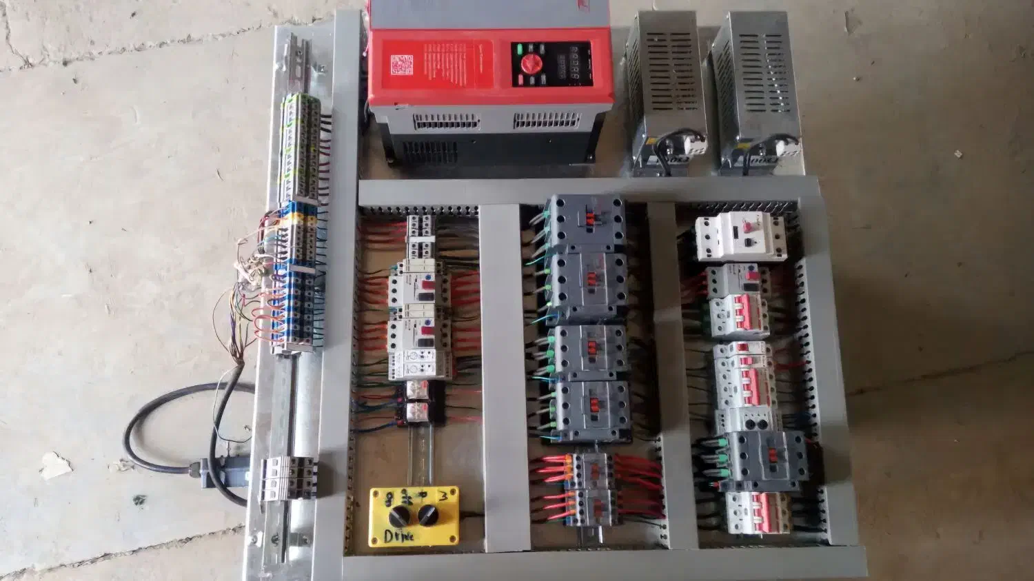 انجام طراحی و مونتاژ و تعمیرات و رفع عیب تابلو|خدمات پیشه و مهارت|اصفهان, شهرستان|دیوار