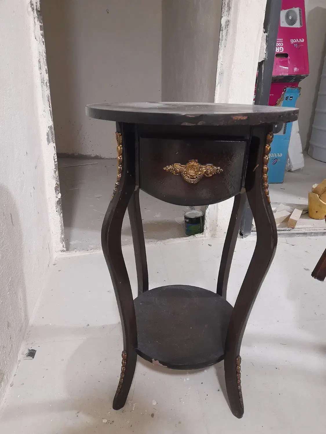 فروش یک عدد میز تلفن سالم|میز تلفن|صدرا-فارس, فاز ۱|دیوار