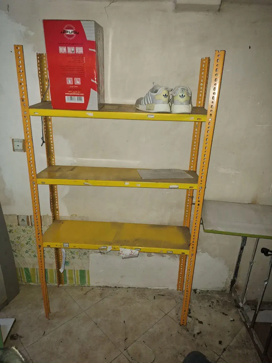 قفسه فلزی|فروشگاه و مغازه|رشت, منظریه|دیوار