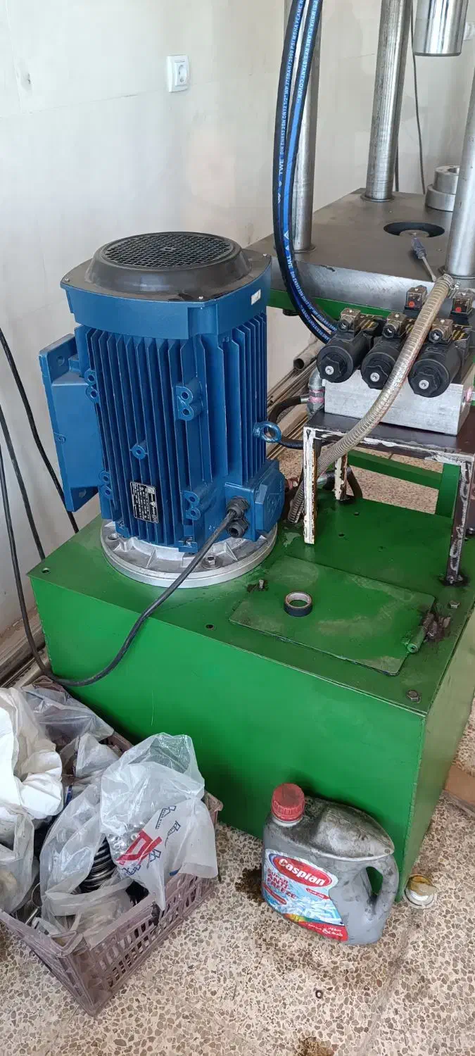 پرس هیدرولیک چهار ستون ۱۰۰ تن|ماشینآلات صنعتی|سراب, |دیوار