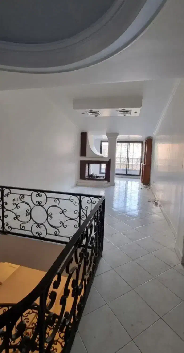 ۲۲۰ متر۳خواب/ویلادوبلکس/کاربری‌مسکونی،اداری