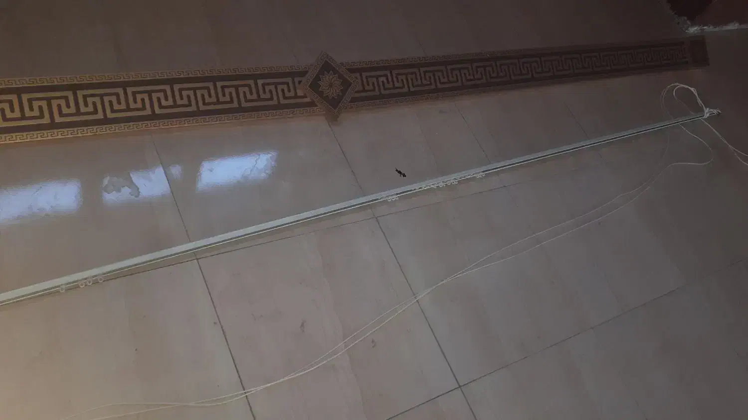 کتیبه و میله پرده|پرده، رانر، رومیزی|اهر, |دیوار