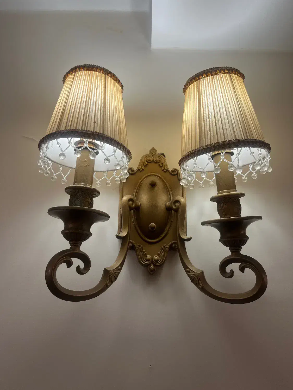 دیوارکوب|لوستر و چراغ آویز|تهران, باغ فیض|دیوار