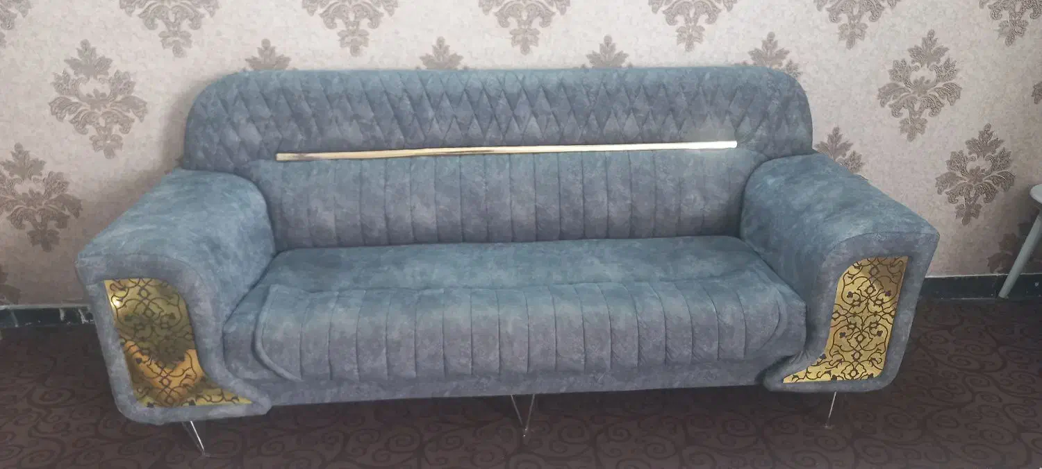 مبل خانگی و میز جلو مبلی در حد نو|مبلمان خانگی و میز عسلی|شیراز, پودنک|دیوار