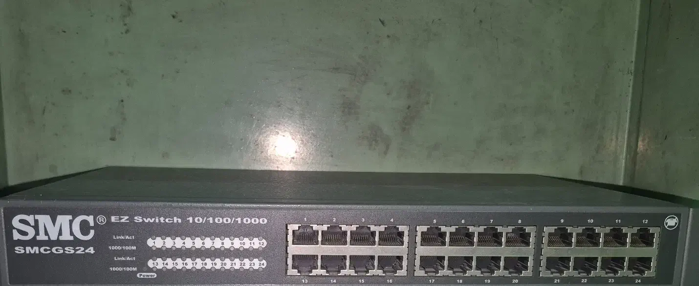 سوئیچ دی لینک  DGS-1210-28 و سوئیچ SMC|مودم و تجهیزات شبکه|تهران, شادمان|دیوار