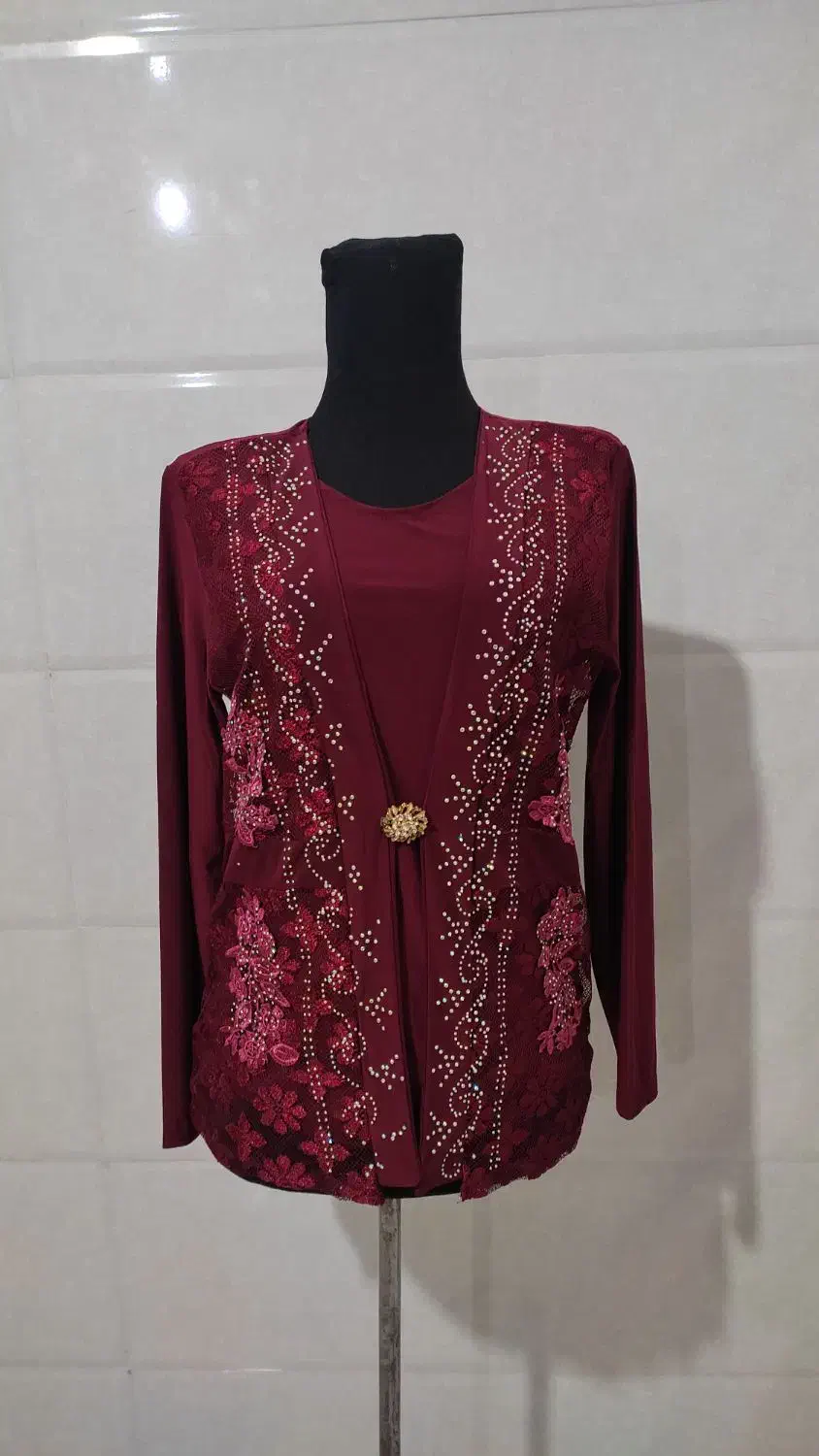 انواع لباس زنانه|لباس|رباط‌کریم, رباط‌کریم|دیوار