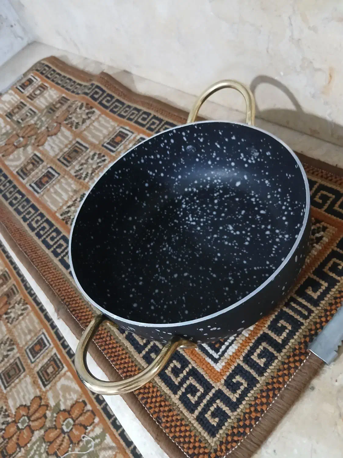 ماهیتابه|ظروف پخت‌وپز|اراک, |دیوار