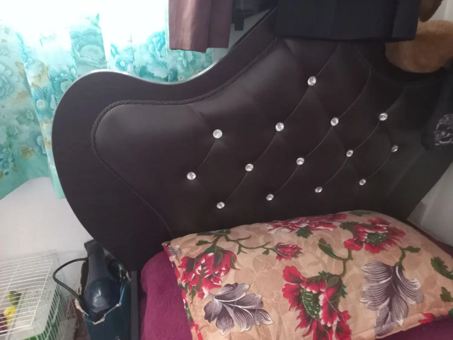 تخت یک نفره سالم با تشک و همه وسایلاش|تخت و سرویس خواب|خمام, |دیوار