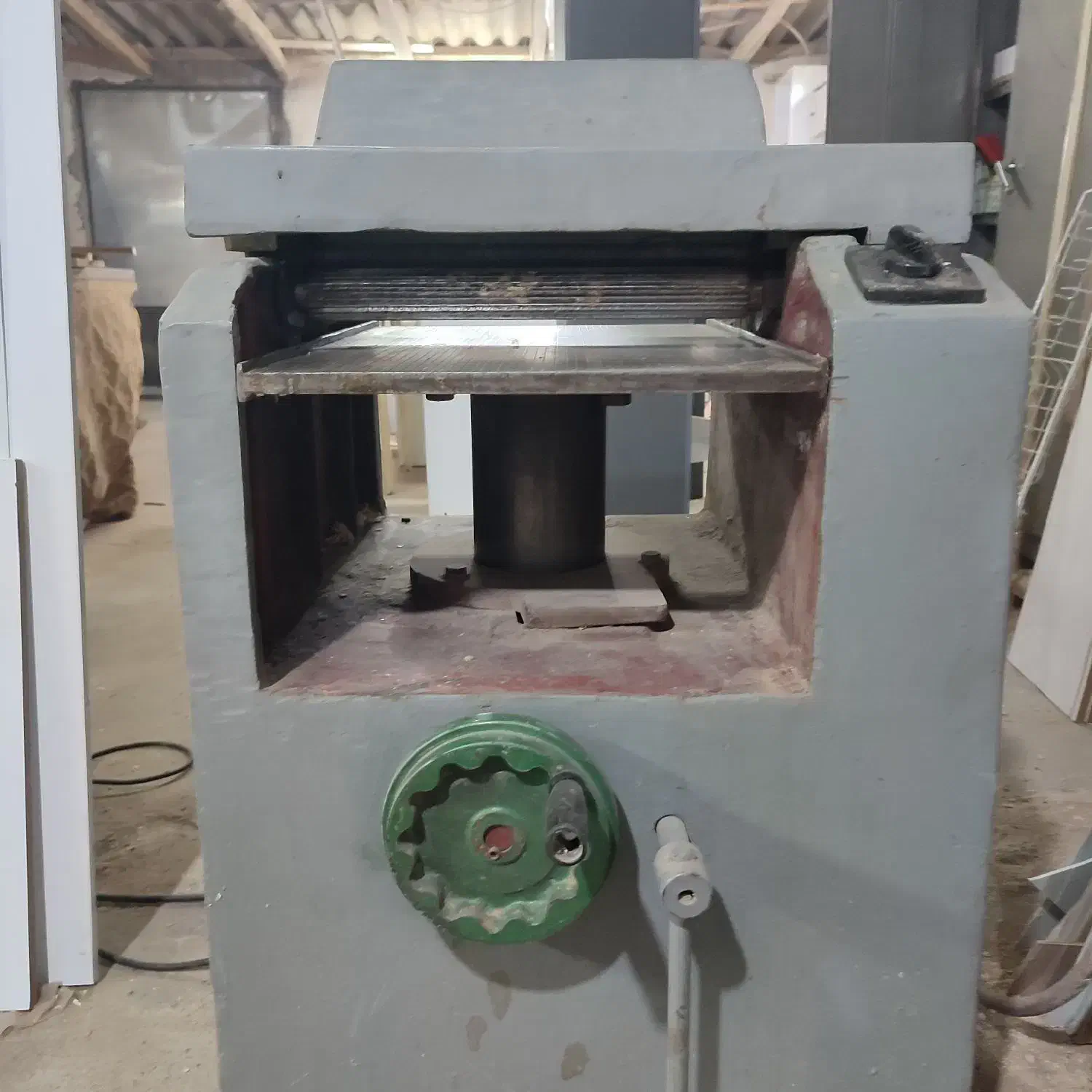 گندگی|ماشین‌آلات صنعتی|گرگان, |دیوار