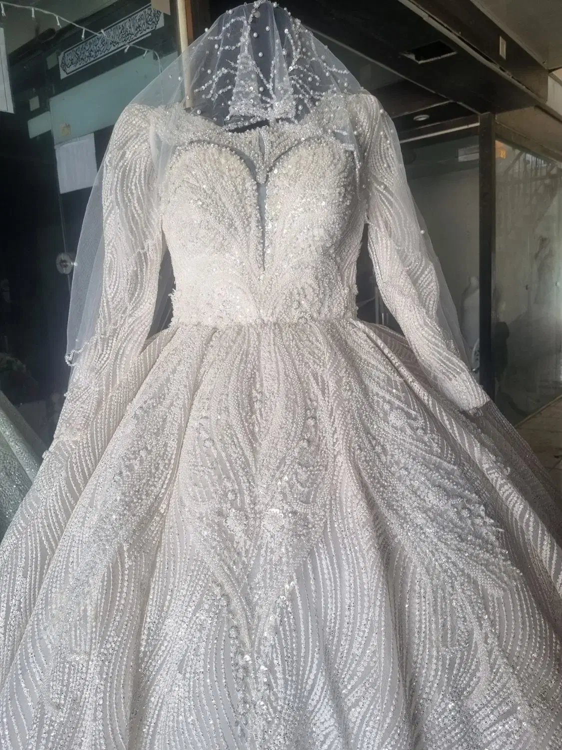 لباس عروس وعقدی های آف خورده زیرقیمت همه جا|لباس|آبادان, |دیوار