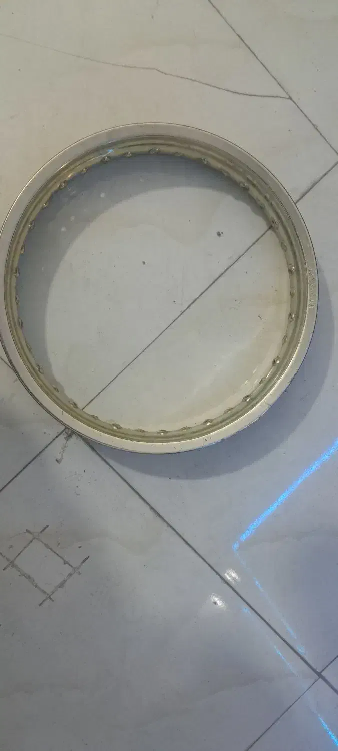 طوقه ۱۷ تریل با تیوب لاستیک پره کامل|قطعات یدکی و لوازم جانبی|هشتگرد, گلسار|دیوار