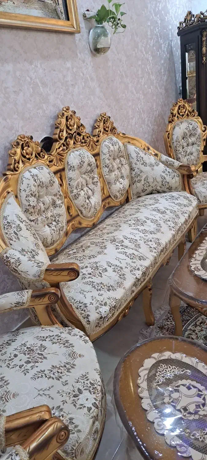 فروش فوری مبل ۹ نفره سلطنتی کاملا سالم و تمیز|مبلمان خانگی و میز عسلی|جم, |دیوار