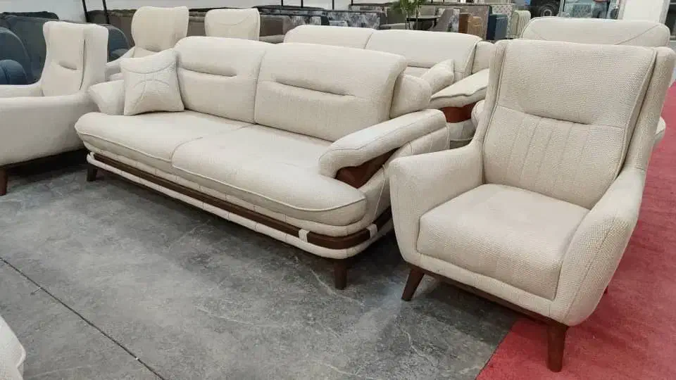 منشی|استخدام بازاریابی و فروش|خوی, |دیوار