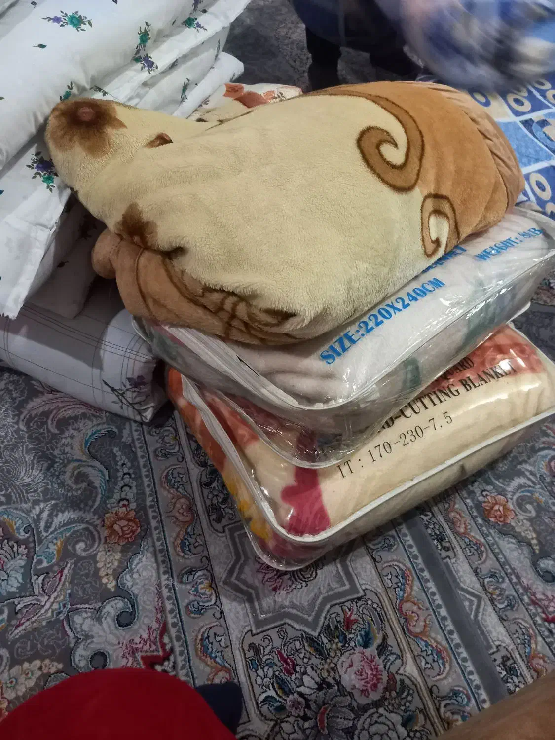 تشک و پتو  نو|رختخواب، بالش، پتو|کیار, |دیوار