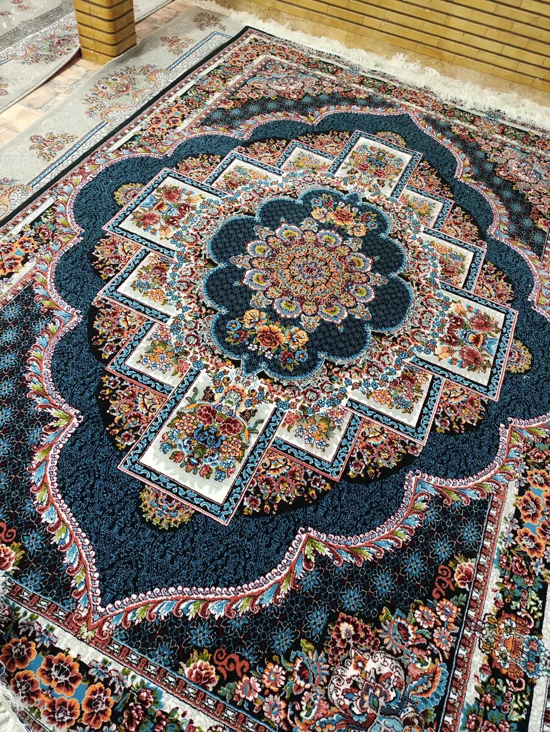 شیش تا فرش دوازده متری و‌شیش تا ۶متری نخی|فرش|کرمانشاه, |دیوار