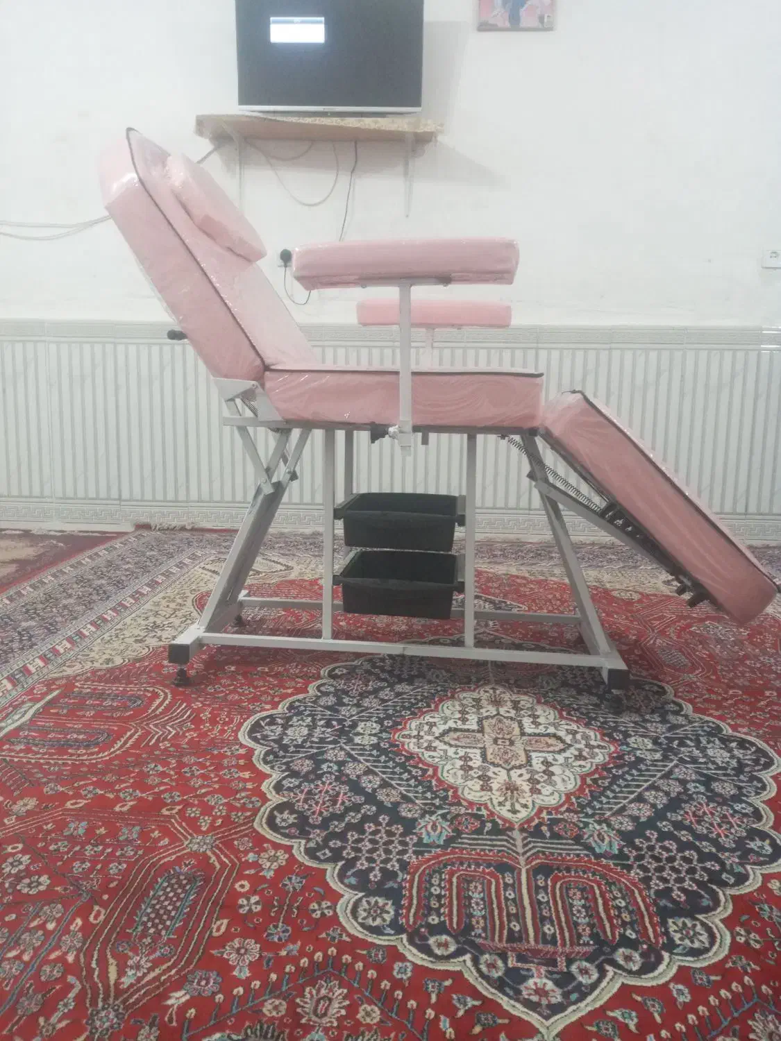 میز آرایشگری|آرایشگاه و سالن‌های زیبایی|باوی, |دیوار