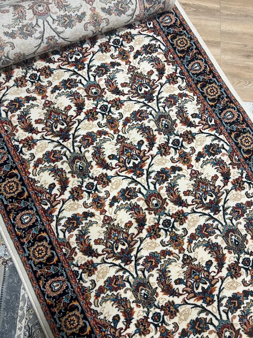 قالیچه کنارە ۴ متری|فرش|بوکان, |دیوار