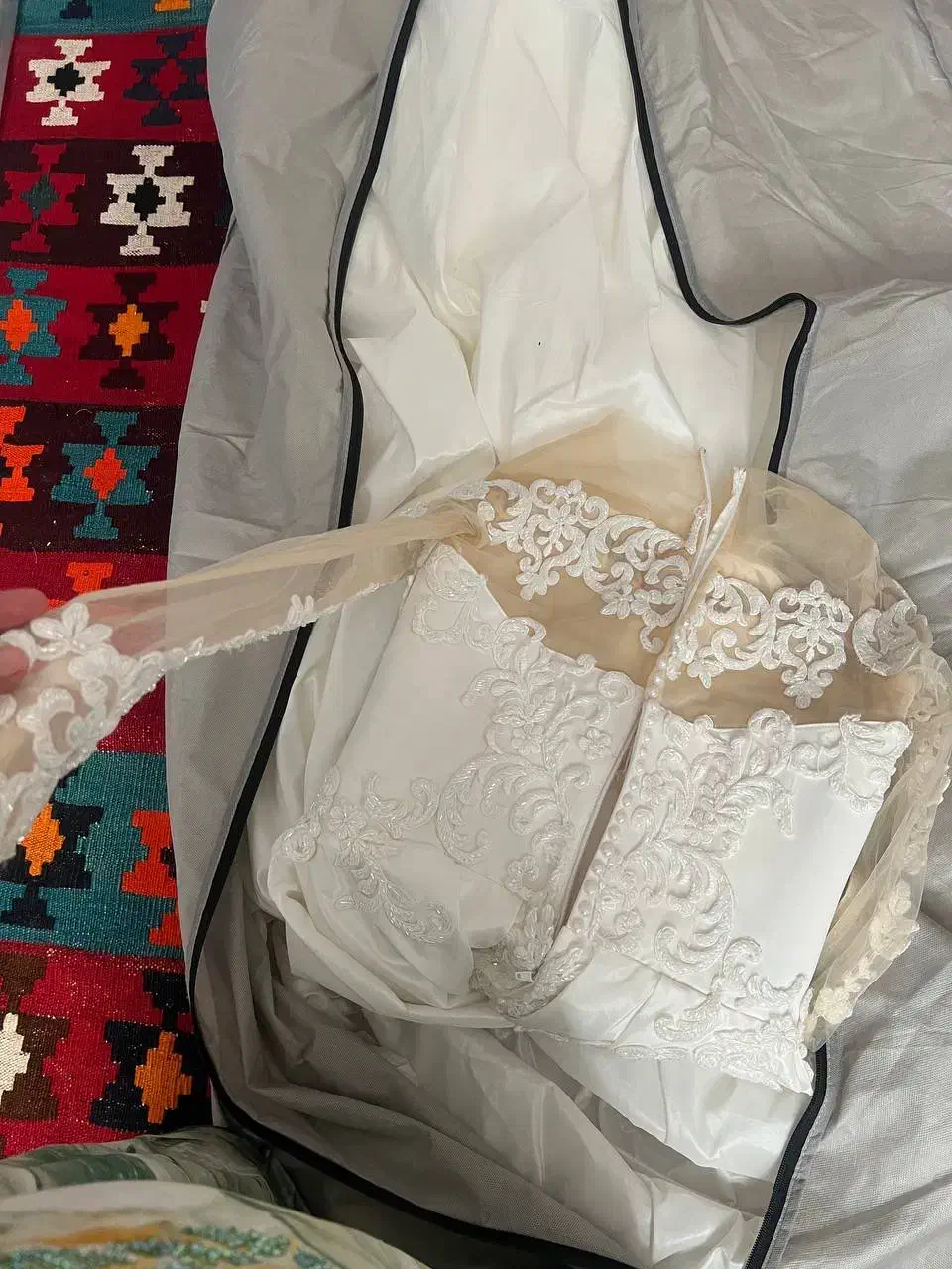 لباس عروس در حد نو|لباس|خنج, |دیوار