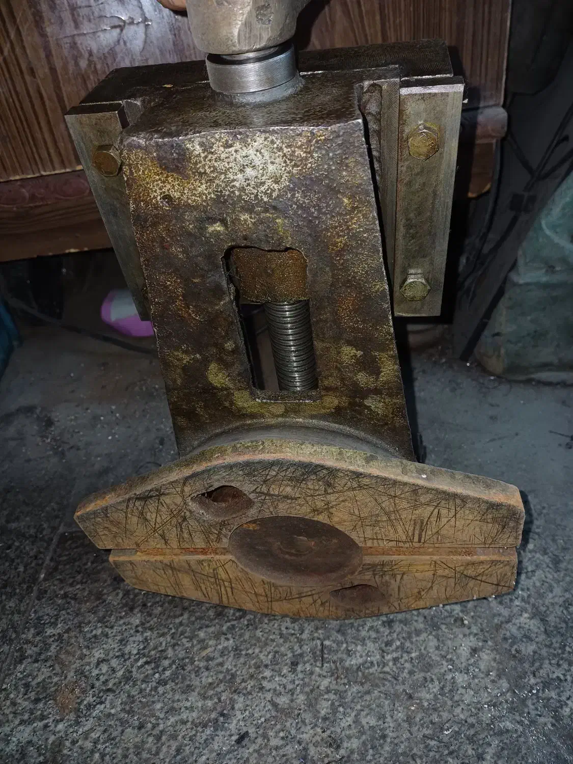 گیره زیردریلی|ابزارآلات|مشهد, کوی دروی|دیوار