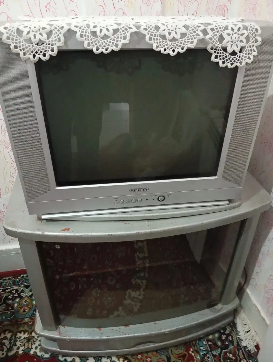 تلویزیون سامسونگ 29 اینچ سالم به همراه میز|تلویزیون و پروژکتور|مشهد, چهارچشمه|دیوار