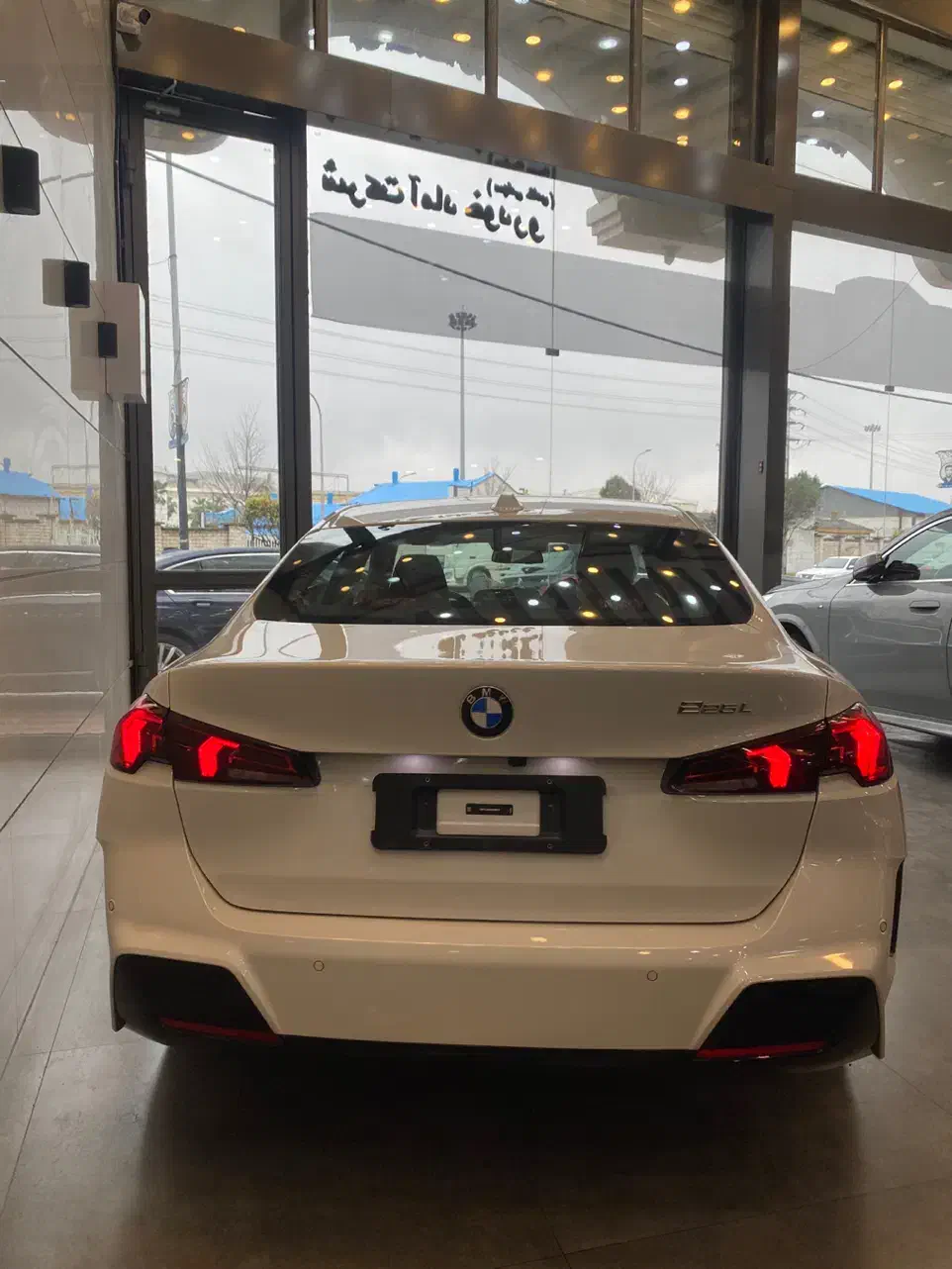 بی ام و ۲۲۵ لانگ|خودرو سواری و وانت|رشت, نیروی دریایی|دیوار