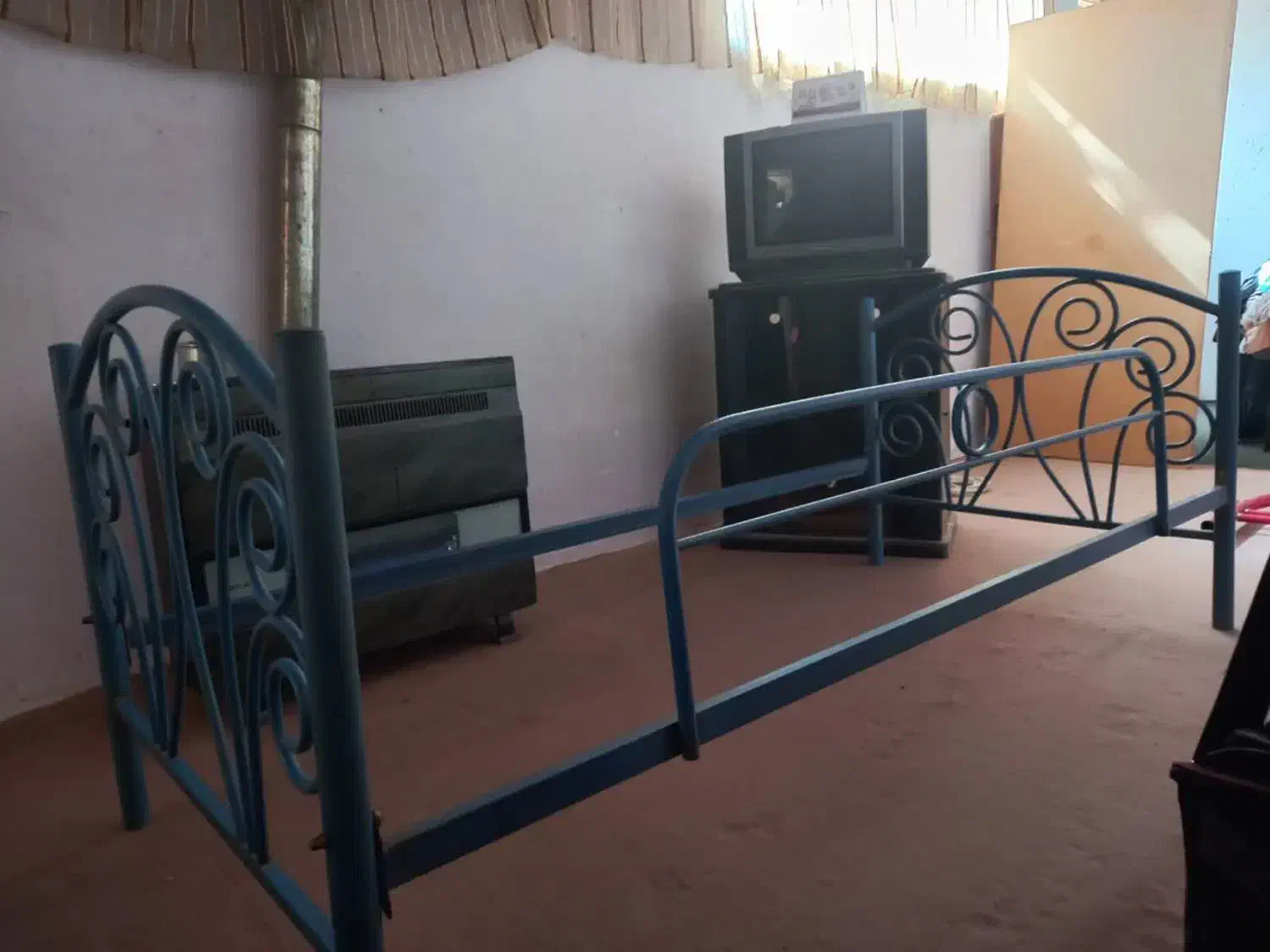 تخت نو بدون کفی|تخت و سرویس خواب|سبزوار, کوی بهار|دیوار