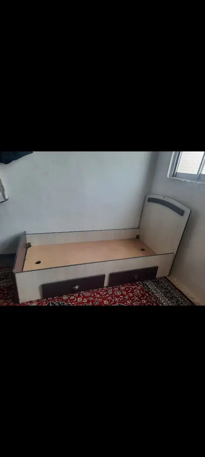 تخت خواب یکنفره کاملا سالم|تخت و سرویس خواب|سبزوار, قاضی زاد|دیوار