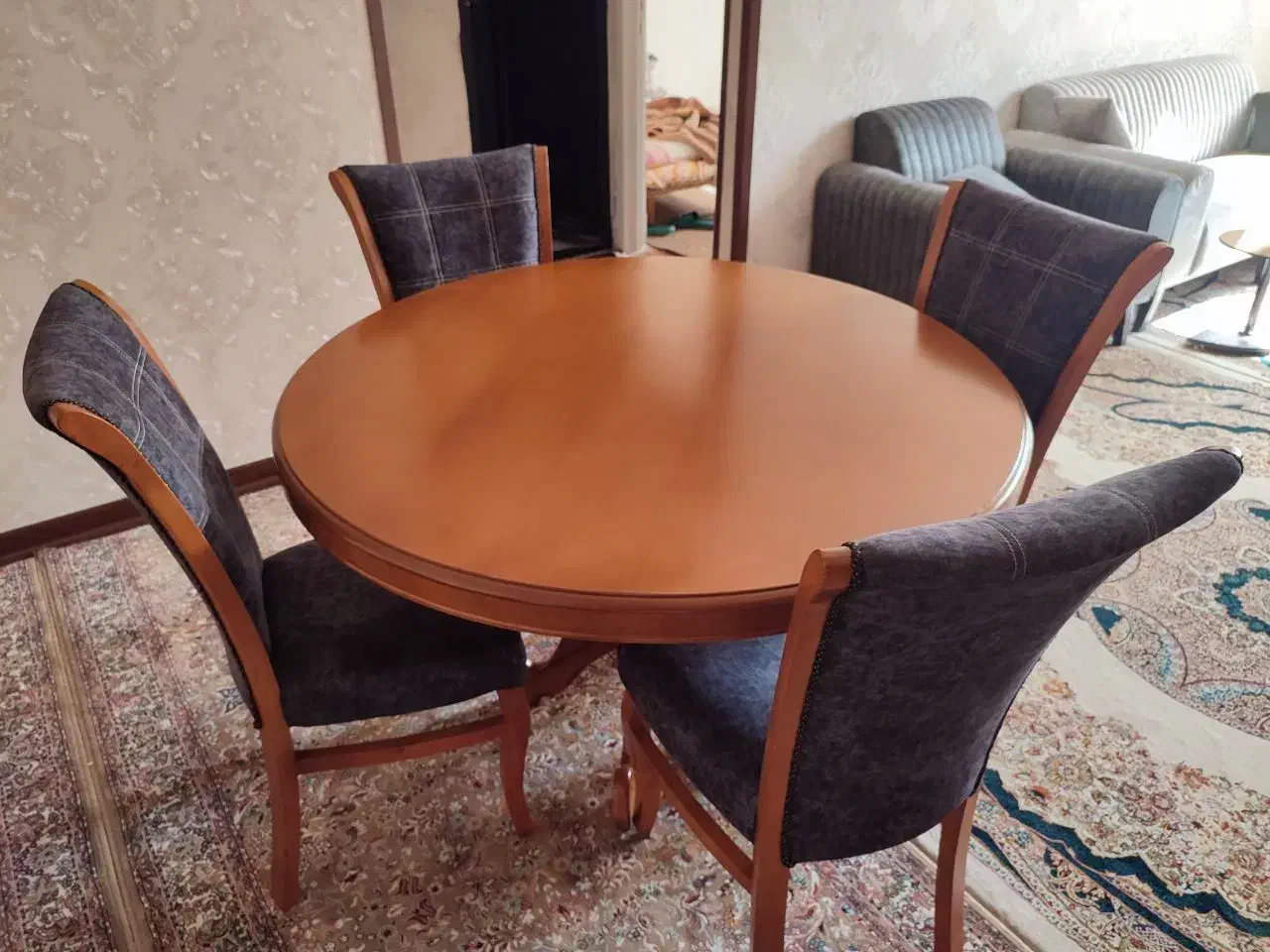 میز و صندلی غذاخوری|میز و صندلی غذاخوری|شیراز, هفت تنان|دیوار