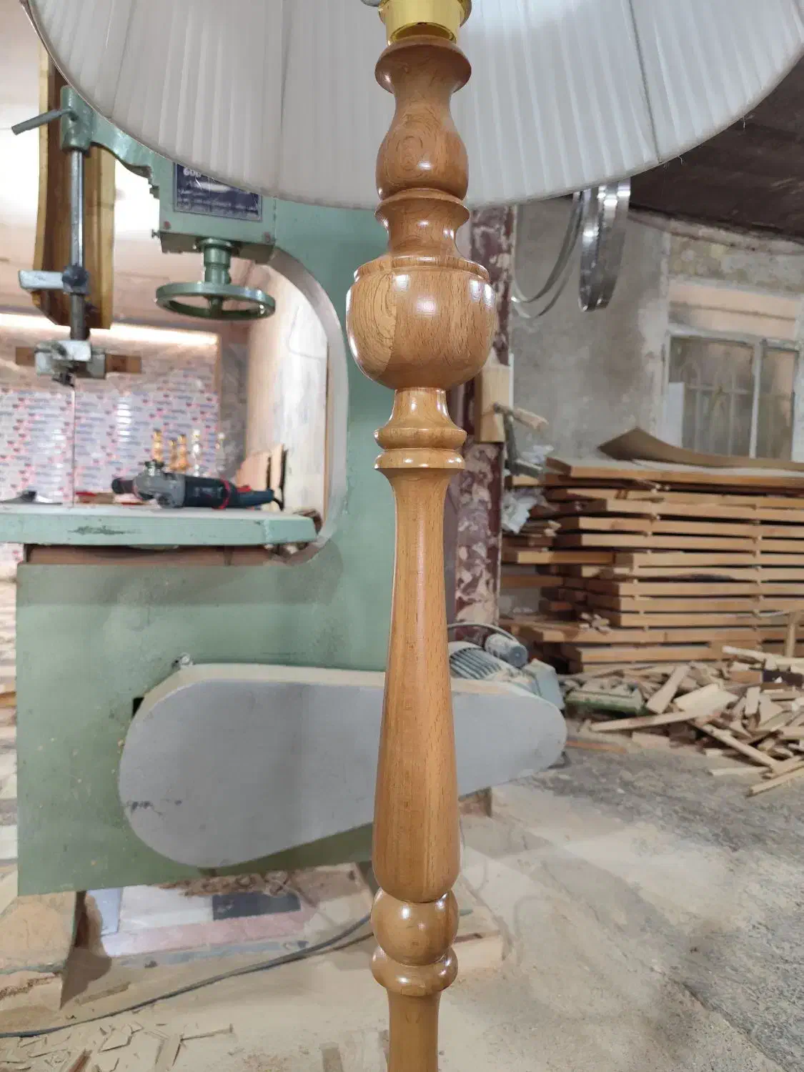 کنارسالنی ایستاده چوب راش|چراغ خواب و آباژور|شاندیز, |دیوار