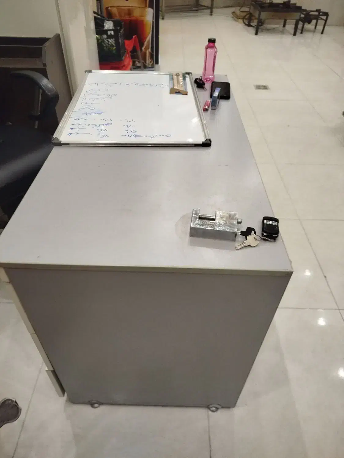 میز و صندلی اداری|میز تحریر و کامپیوتر|فردیس, نگارستان|دیوار