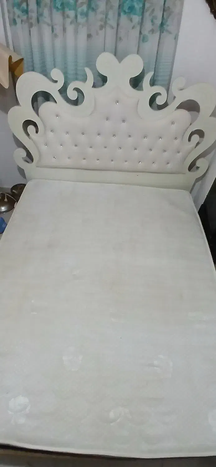 تخت دونفره در حد نو|تخت و سرویس خواب|رشت, یخسازی|دیوار