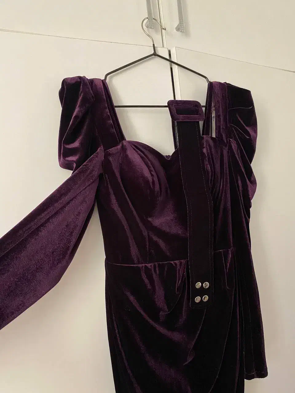 لباس مجلسی|لباس|نقده, |دیوار