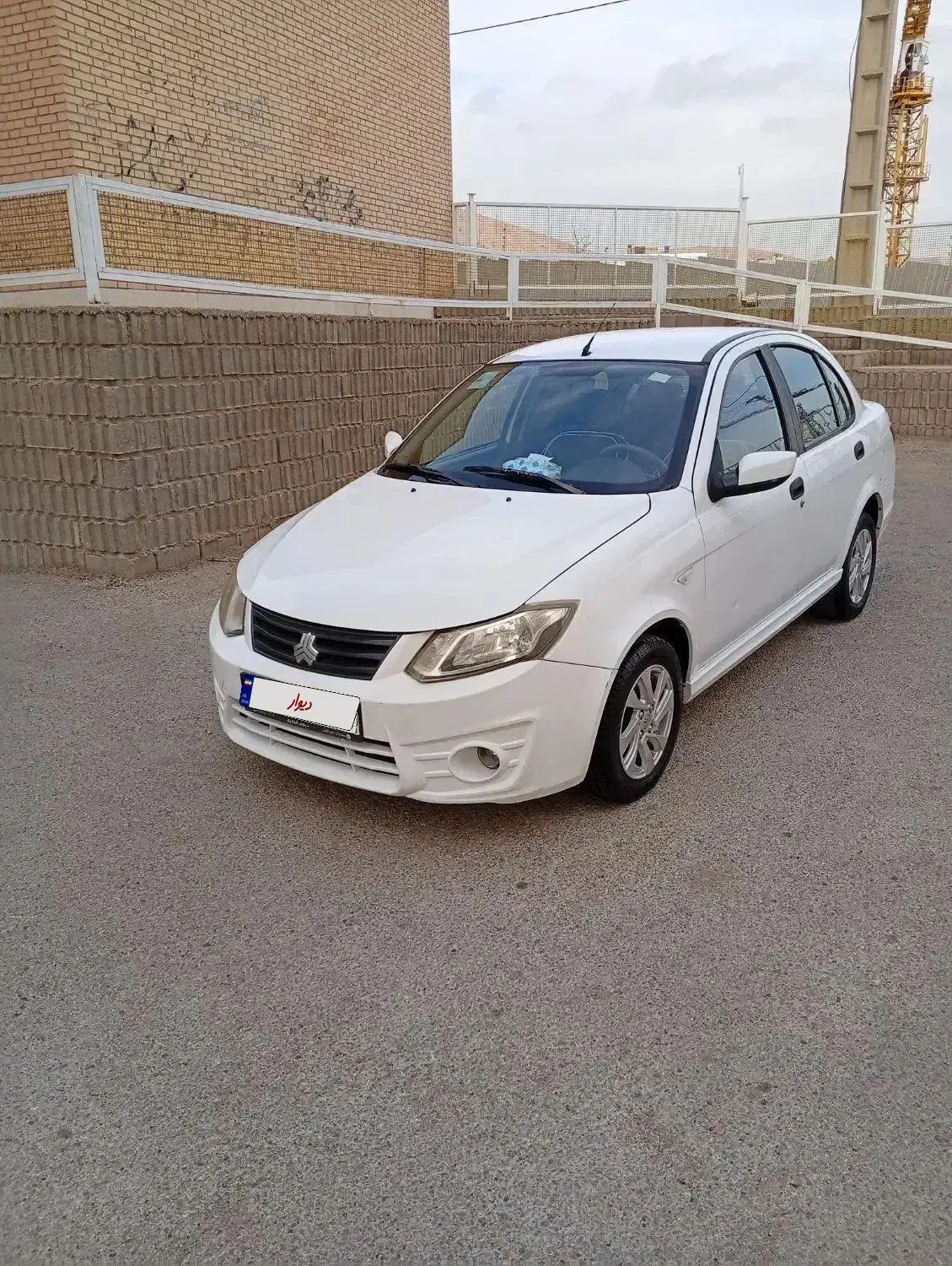 ساینا مدل ۹۷ تمیز و کم کار|خودرو سواری و وانت|شیراز, شهرک گلستان|دیوار