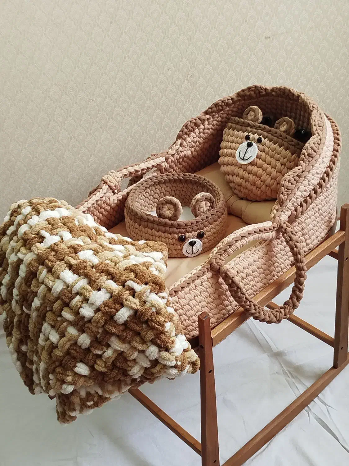 کریر و ست کامل نوزاد|تخت و صندلی بچه|یزد, |دیوار