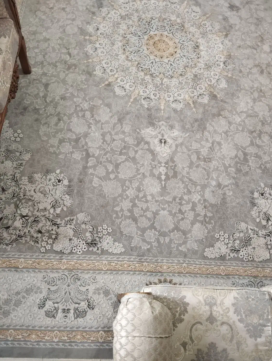 فرش ۱۲ متری ۷۰۰ شانه تراکم ۳۰۰۰ گلبرجسته در حد نو|فرش|مشهد, شهید قربانی|دیوار