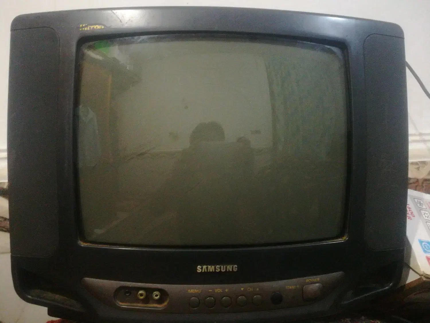 دو عدد تلویزیون 14اینچ. مشکی. و 15اینچ صفحه تخت|تلویزیون و پروژکتور|علیآباد کتول, |دیوار