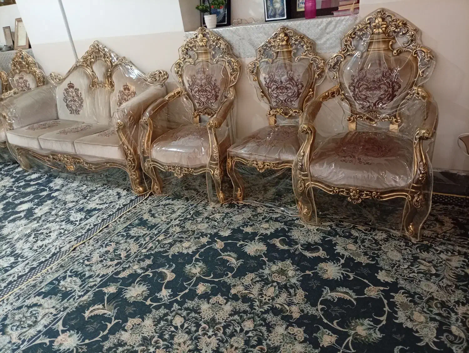 فروش مبل ۹ نفره|مبلمان خانگی و میز عسلی|شهرضا, |دیوار